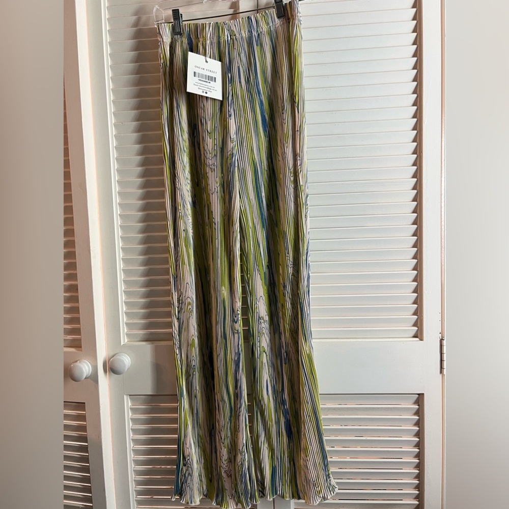 VRG GRL Groovy Flare Pant SUPER COMFY NEVER WORN WITH TAGS
